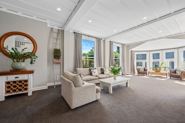 Photo of property in 9 Tui Glen Road, Birkenhead, Auckland, 0626
