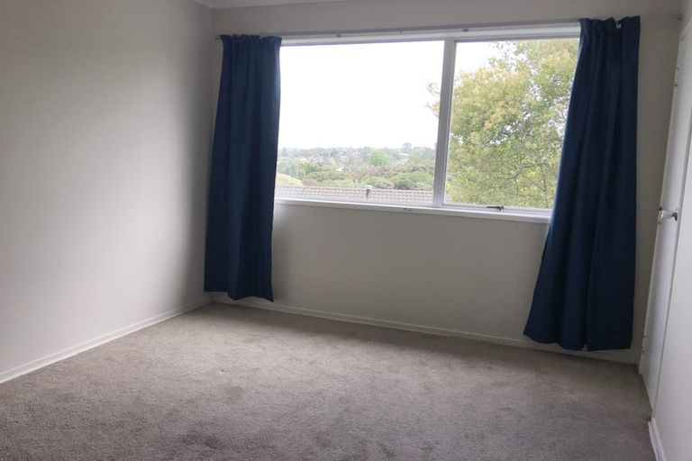Photo of property in 21 Finn Place, Totara Vale, Auckland, 0629