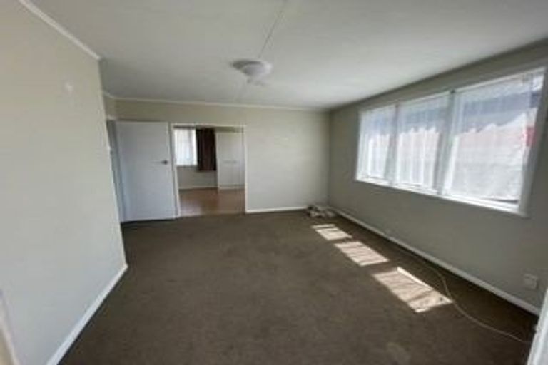 Photo of property in 47 Luckens Road, West Harbour, Auckland, 0618