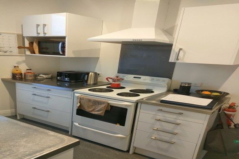 Photo of property in 142 Tasman Street, Mount Cook, Wellington, 6021