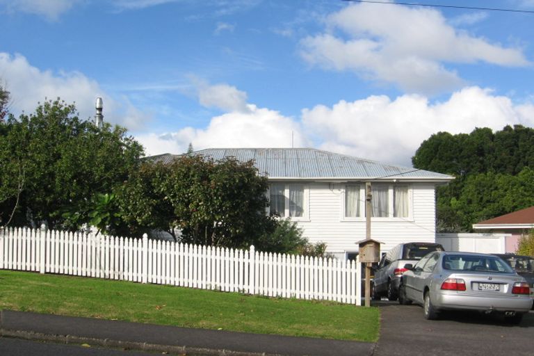 Photo of property in 92 Matipo Road, Te Atatu Peninsula, Auckland, 0610