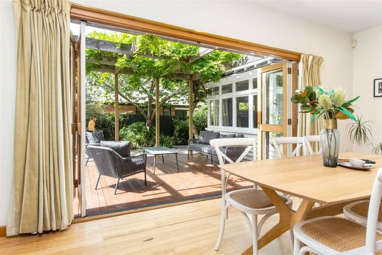 Photo of property in 16 Massey Crescent, St Albans, Christchurch, 8014