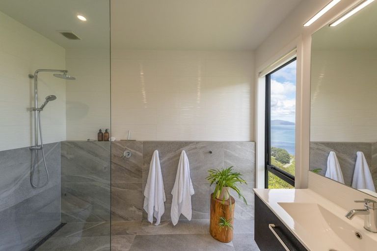 Photo of property in 23 Promontory Crescent, Newlands, Wellington, 6037