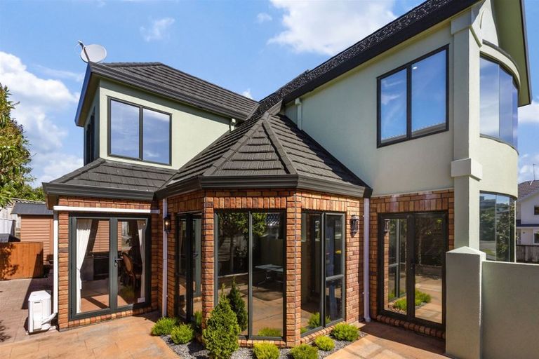 Photo of property in 30 Lanyon Place, Whitby, Porirua, 5024