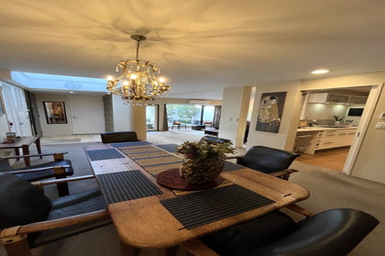 Photo of property in Highwic, 32u2 Hobson Street, Thorndon, Wellington, 6011
