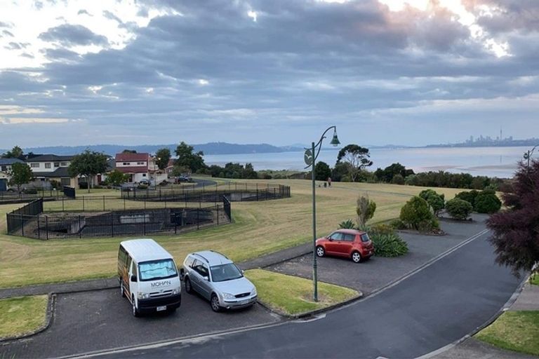 Photo of property in 52 Provence Esplanade, Te Atatu Peninsula, Auckland, 0610