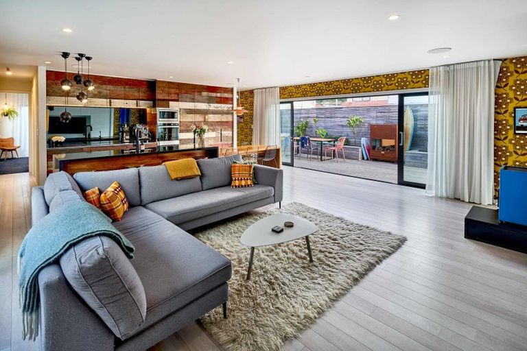 Photo of property in 15 Rua Street, Lyall Bay, Wellington, 6022