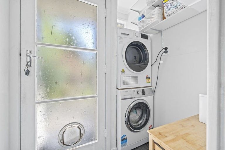 Photo of property in 13 Helleur Road, Massey, Auckland, 0614