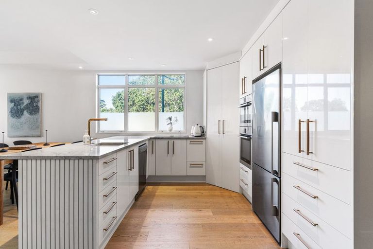 Photo of property in The Sands Apartments, 18/47 The Strand, Takapuna, Auckland, 0622