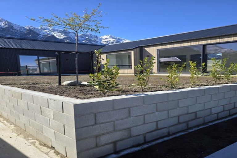 Photo of property in 16 Coopworth Road, Jacks Point, 9371