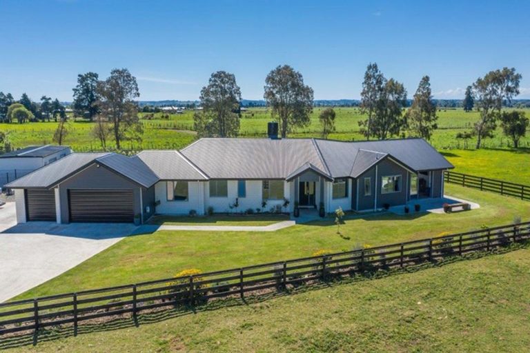 Photo of property in 441 Tararua Road, Levin, 5571