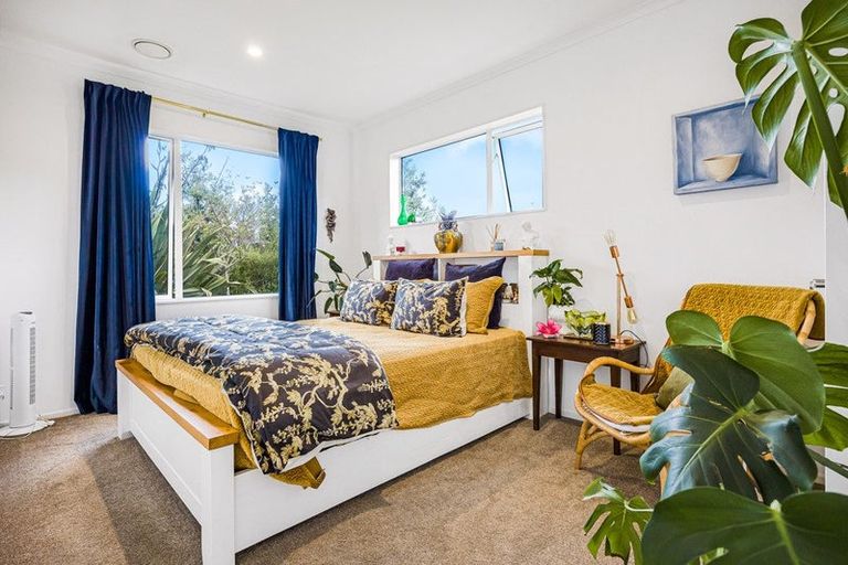 Photo of property in 44 Boocock Crescent, Orewa, 0931