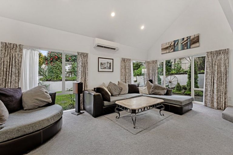 Photo of property in 1b Adrienne Place, Onehunga, Auckland, 1061