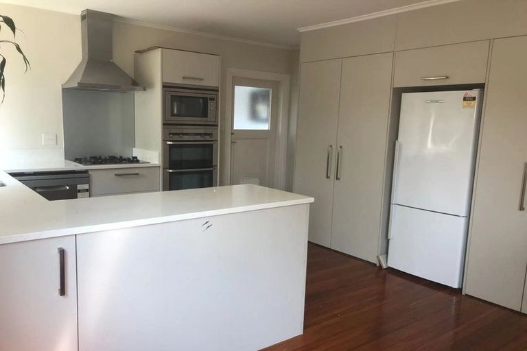 Photo of property in 17 Trafalgar Road, Milford, Auckland, 0620