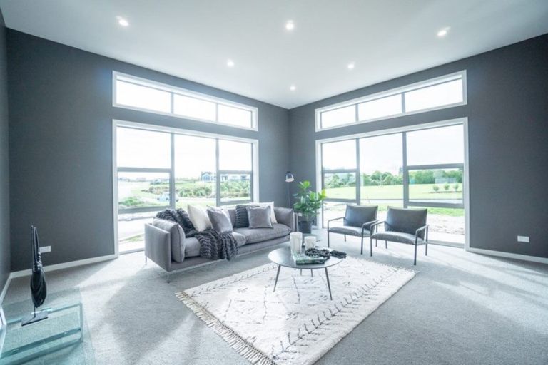 Photo of property in 9 Loveston Lane, Kelvin Grove, Palmerston North, 4470