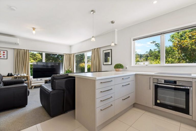 Photo of property in 2/12 Ellice Road, Totara Vale, Auckland, 0629