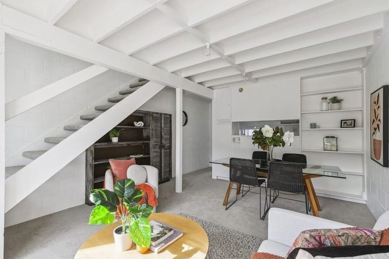 Photo of property in Paddington Apartments, 10/15u Mckinley Crescent, Brooklyn, Wellington, 6021