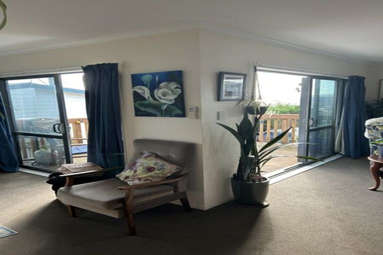 Photo of property in 4 Kekerenga Street, Strathmore Park, Wellington, 6022