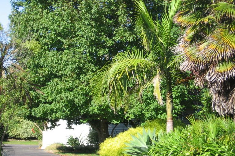 Photo of property in 30a Kiteroa Terrace, Rothesay Bay, Auckland, 0630