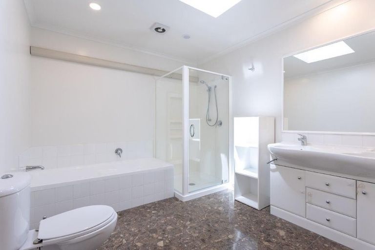 Photo of property in 34 Danica Esplanade, Te Atatu Peninsula, Auckland, 0610