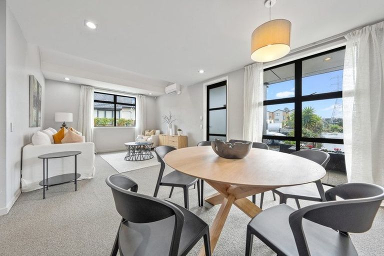 Photo of property in 1/176 Mcleod Road, Te Atatu South, Auckland, 0610