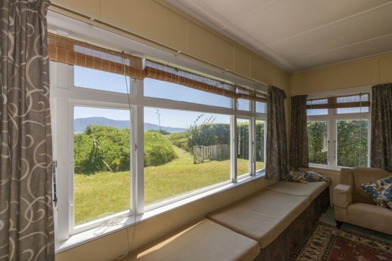 Photo of property in 37 Manly Street, Paraparaumu Beach, Paraparaumu, 5032