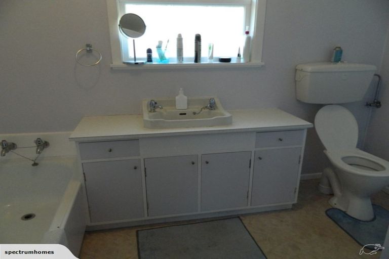 Photo of property in 3 Merritt Way, Newlands, Wellington, 6037