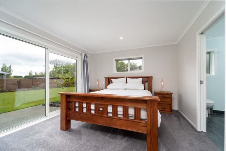 Photo of property in 2 James Kidd Place, Greytown, 5712