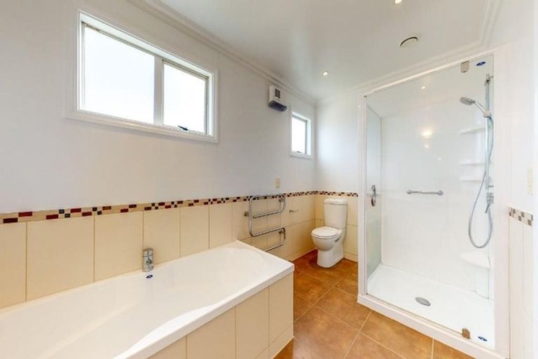 Photo of property in 24 Saunders Close, Whitby, Porirua, 5024