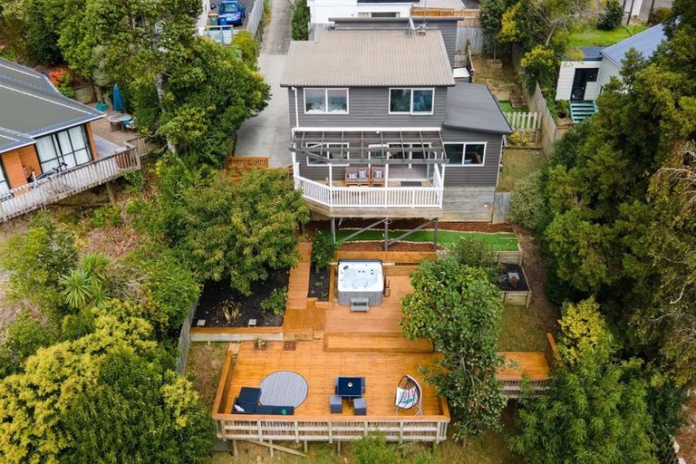 Photo of property in 28b Tamahere Drive, Glenfield, Auckland, 0629