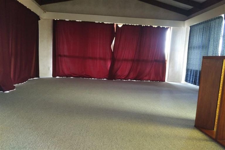 Photo of property in 195 Don Buck Road, Massey, Auckland, 0614