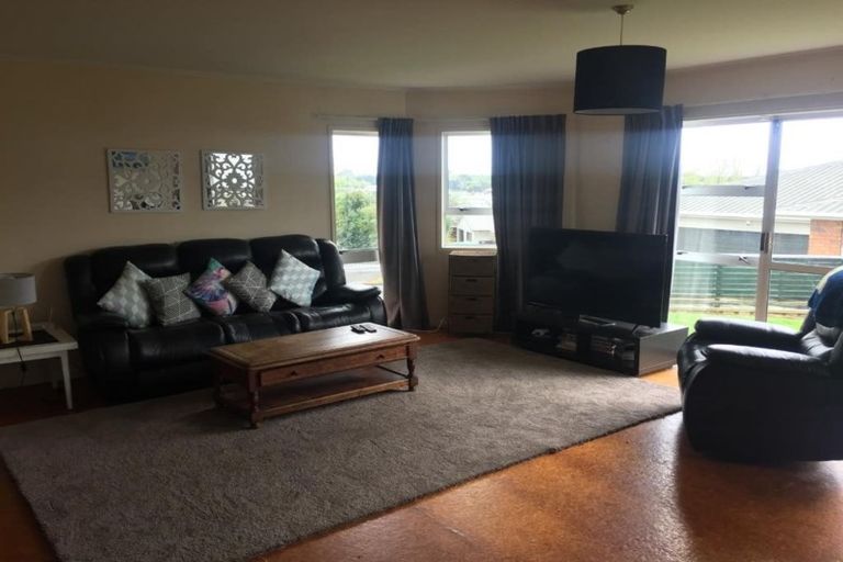 Photo of property in 3 Hawke Place, Pukekohe, 2120