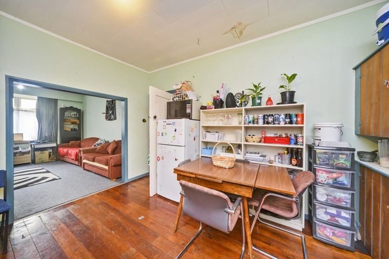 Photo of property in 50 Featherston Street, Takaro, Palmerston North, 4412