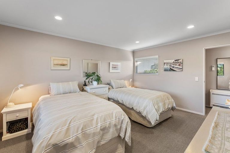 Photo of property in 6 Te Ropata Place, Waikanae Beach, Waikanae, 5036
