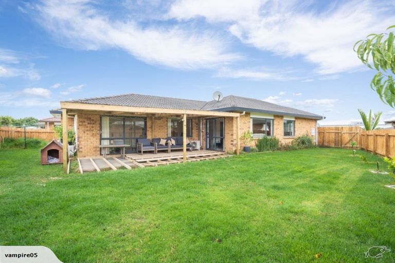 Photo of property in 8 Sid Place, Mangere, Auckland, 2022
