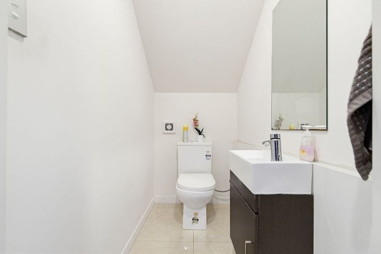 Photo of property in 21 San Prospero Crescent, Henderson, Auckland, 0612
