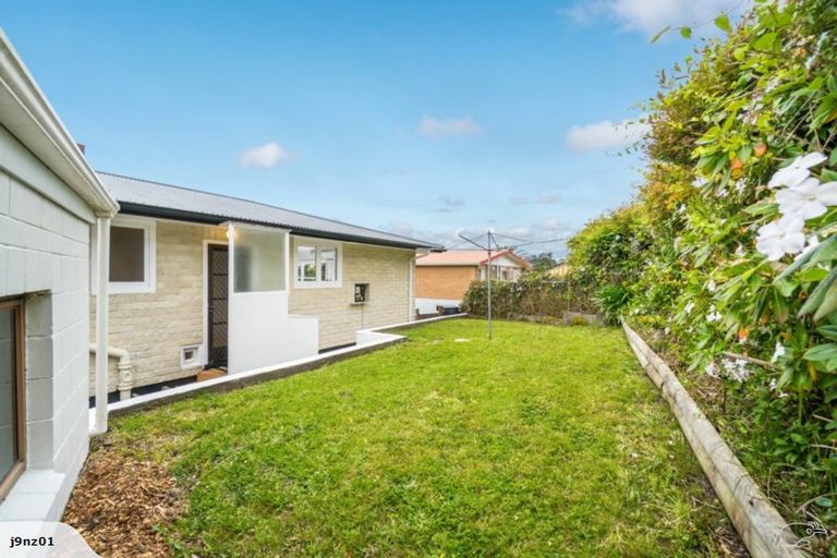 Photo of property in 3/10 Coroglen Avenue, Birkenhead, Auckland, 0626