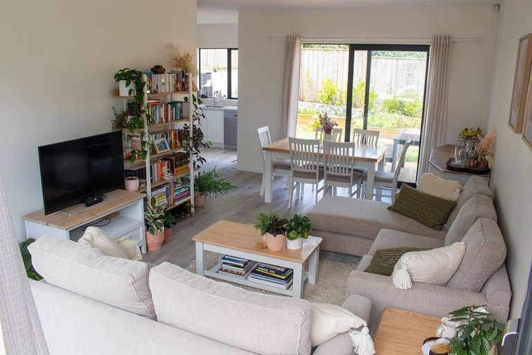 Photo of property in 68c Donovan Avenue, Massey, Auckland, 0614