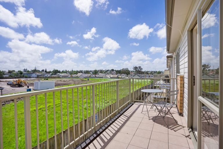 Photo of property in St Claire Village, 175/172 Mcleod Road, Te Atatu South, Auckland, 0610