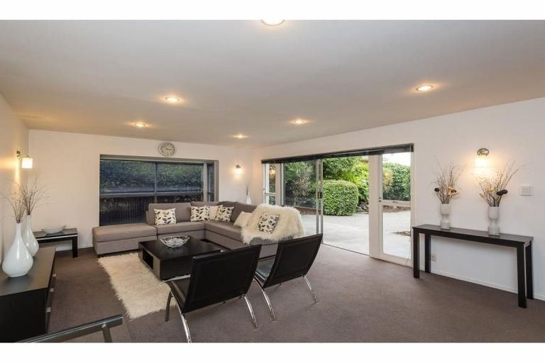 Photo of property in 27 Highfield Place, Avonhead, Christchurch, 8042