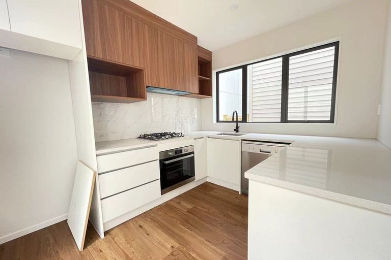 Photo of property in 18 Hea Road, Hobsonville, Auckland, 0616