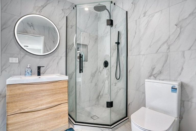 Photo of property in 152b Luckens Road, West Harbour, Auckland, 0618