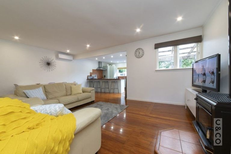 Photo of property in 43 Cambridge Road, Riverhead, 0820