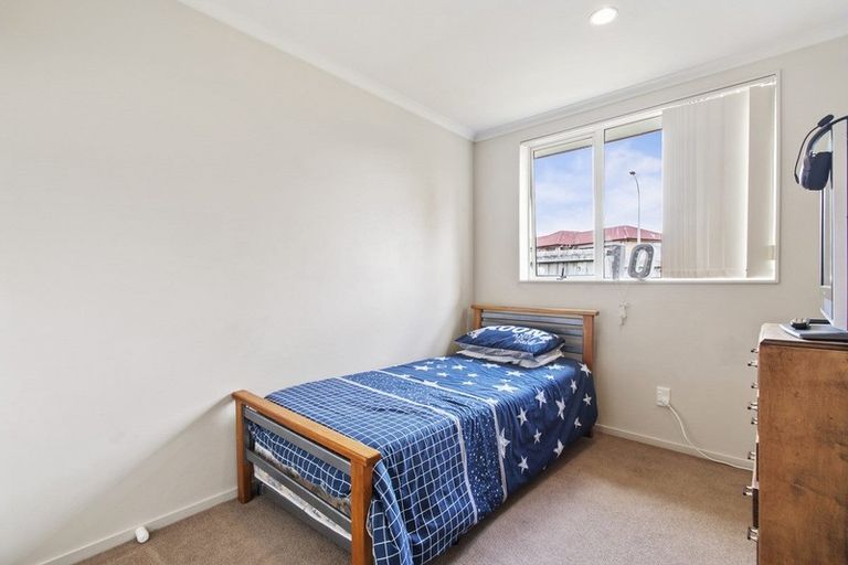 Photo of property in 182 Keri Vista Rise, Papakura, 2110