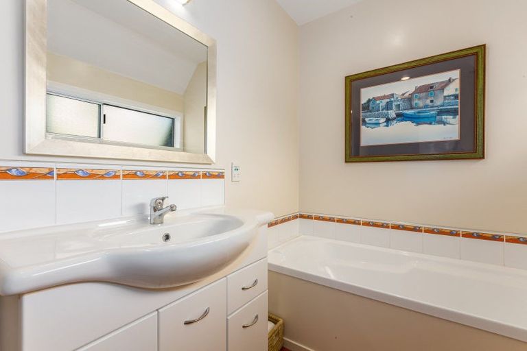 Photo of property in 22a Kahu Road, Paremata, Porirua, 5024