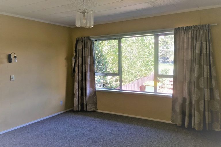 Photo of property in 3/2 Hinekohu Street, New Lynn, Auckland, 0600