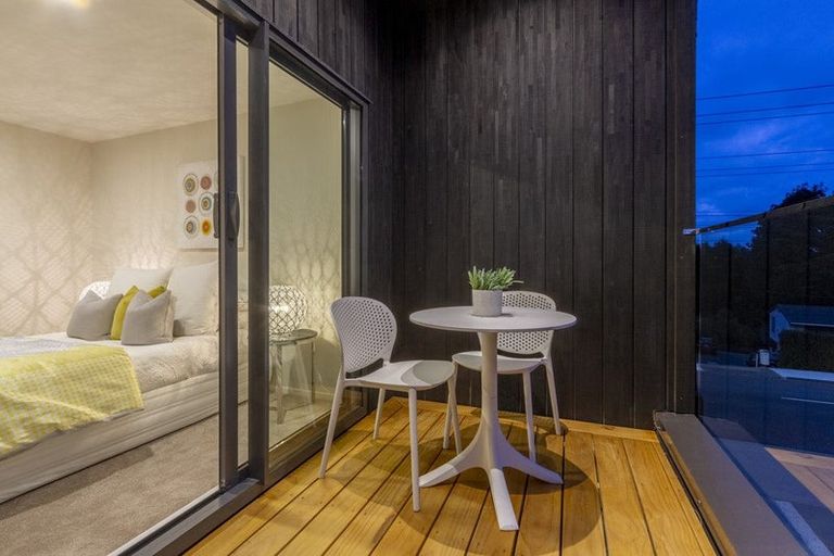 Photo of property in 5/64 Pupuke Road, Hillcrest, Auckland, 0627