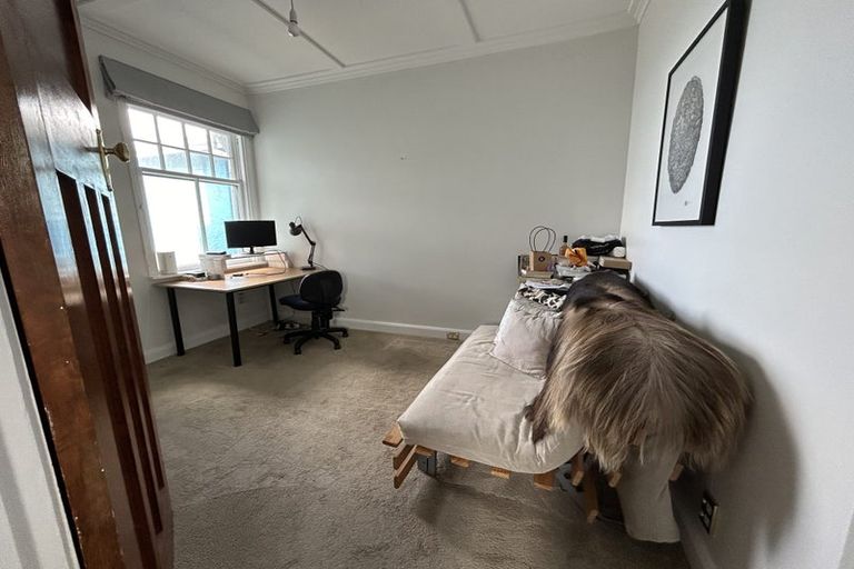 Photo of property in 398 Queens Drive, Lyall Bay, Wellington, 6022