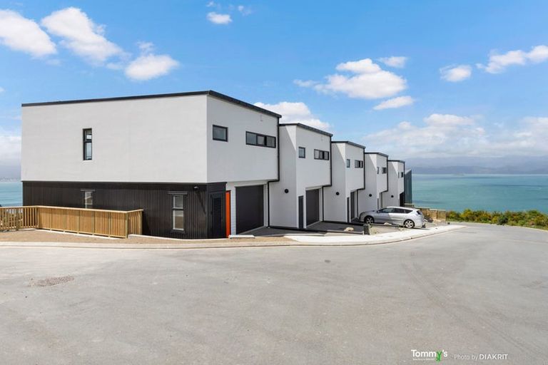 Photo of property in 15 Nanda Way, Khandallah, 6035