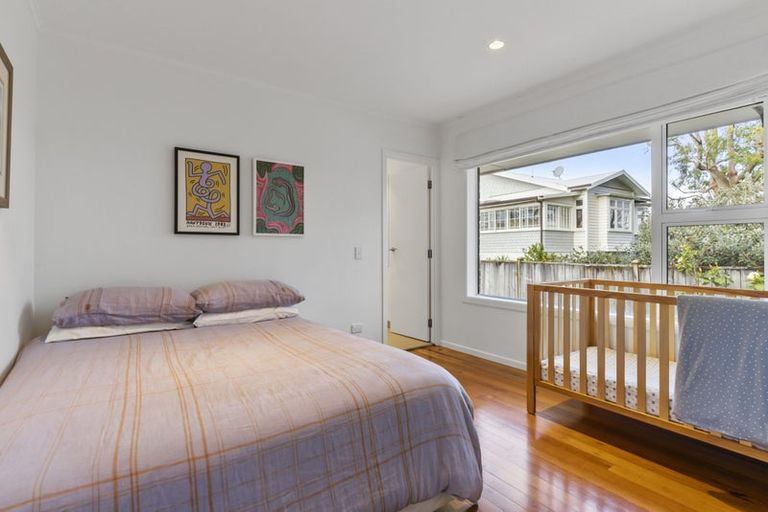 Photo of property in 1/126a Vauxhall Road, Narrow Neck, Auckland, 0624
